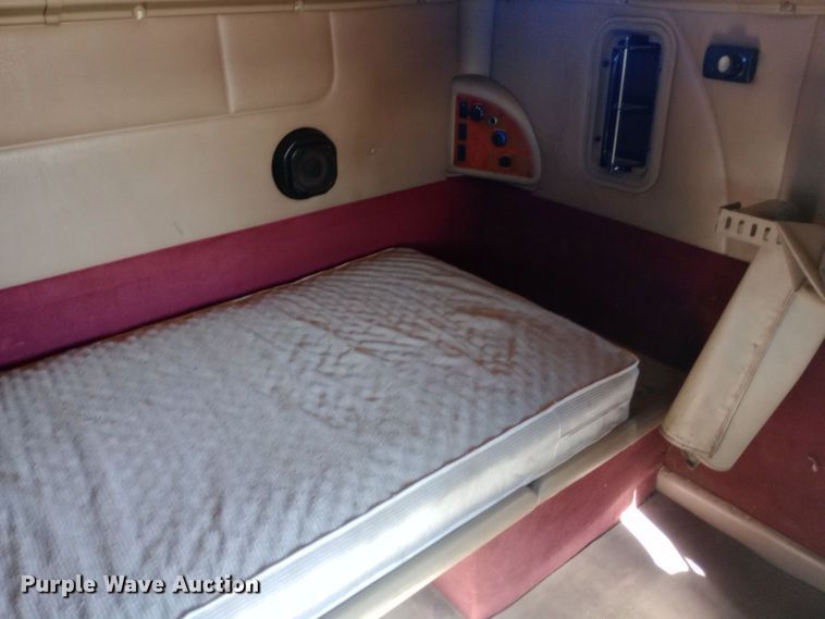 image for item DW0909 2003 International 9200i semi truck