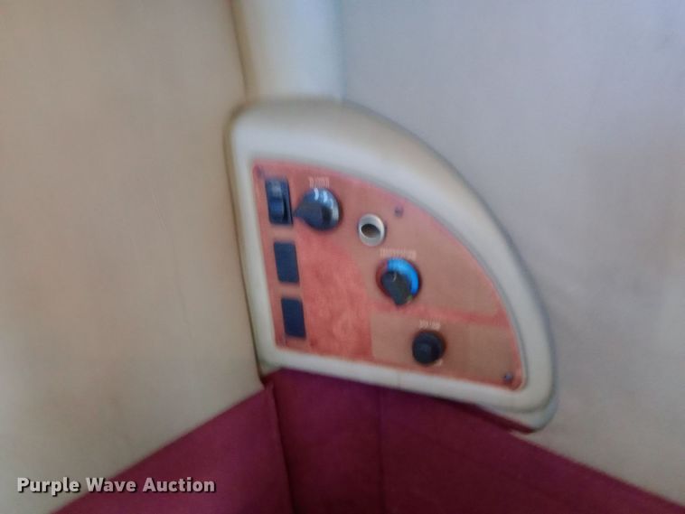 image for item DW0909 2003 International 9200i semi truck