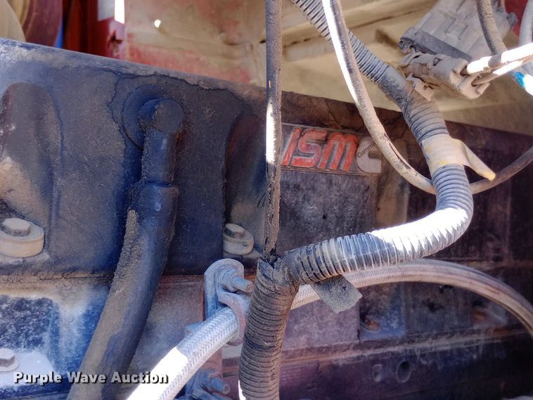 image for item DW0909 2003 International 9200i semi truck