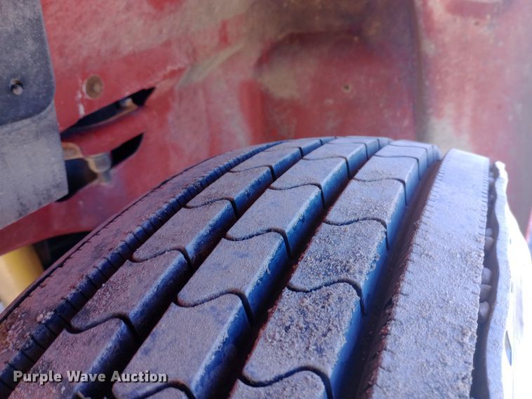 image for item DW0909 2003 International 9200i semi truck