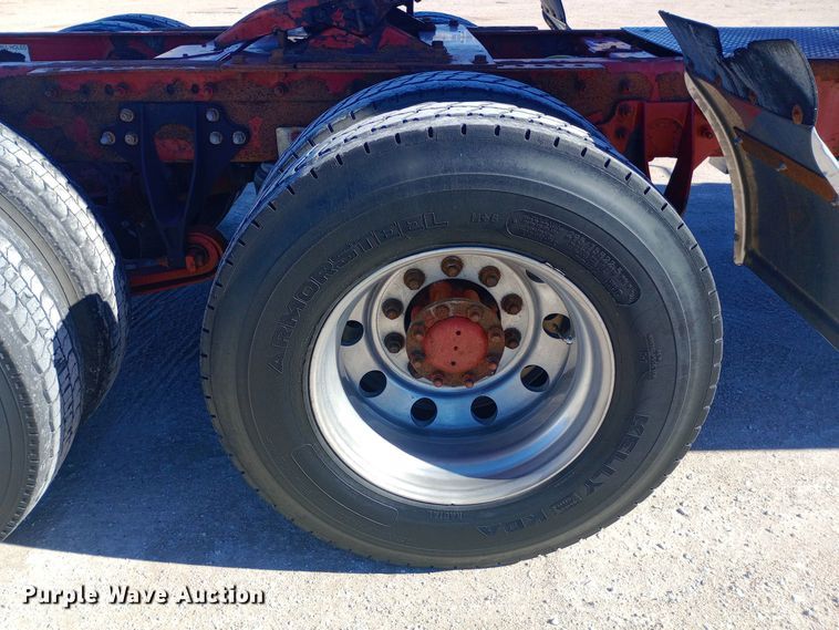 image for item DW0909 2003 International 9200i semi truck