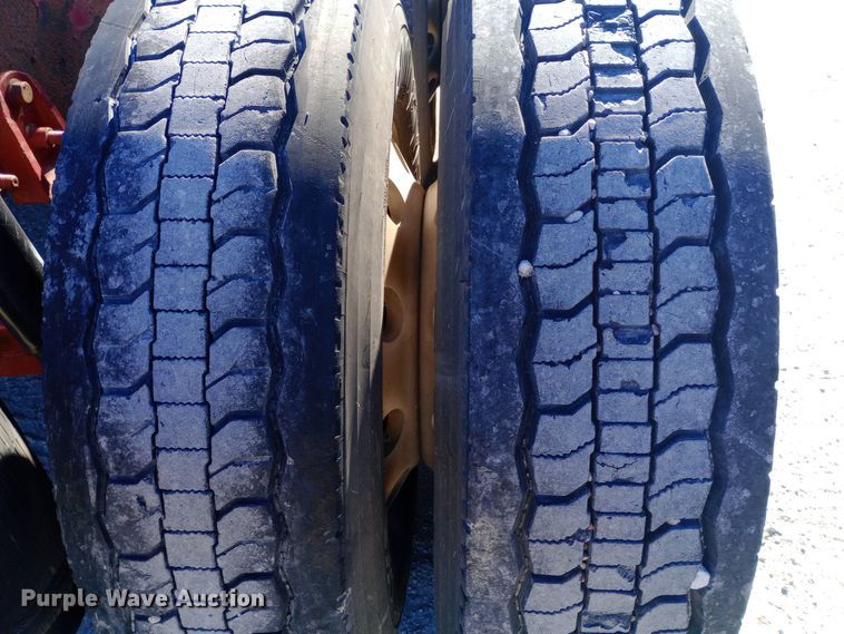 image for item DW0909 2003 International 9200i semi truck