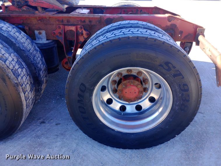 image for item DW0909 2003 International 9200i semi truck