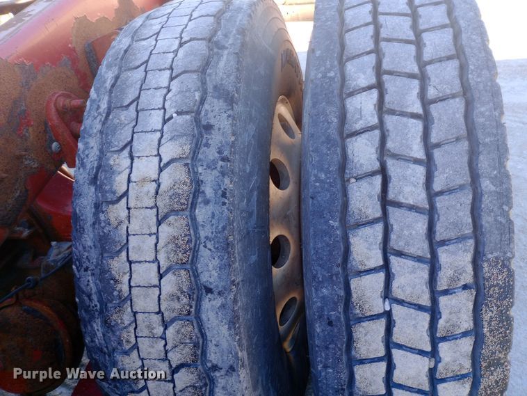 image for item DW0909 2003 International 9200i semi truck