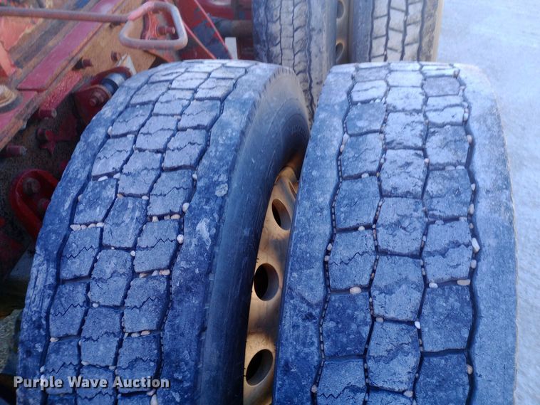 image for item DW0909 2003 International 9200i semi truck