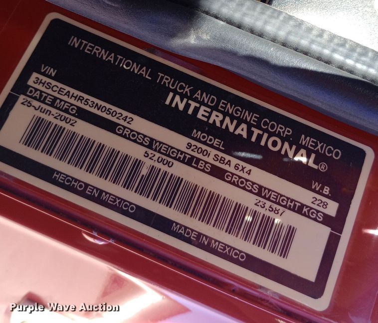 image for item DW0909 2003 International 9200i semi truck