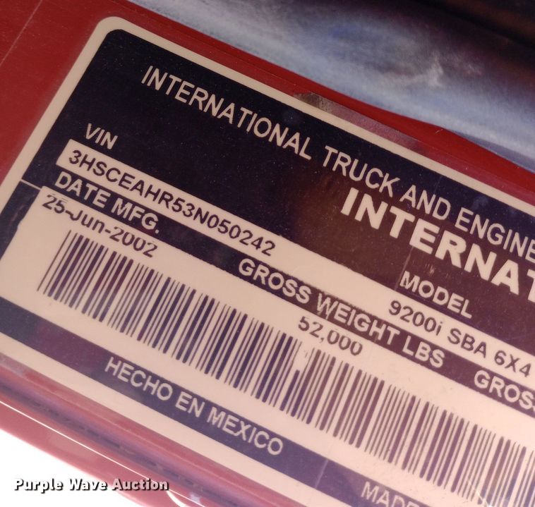 image for item DW0909 2003 International 9200i semi truck