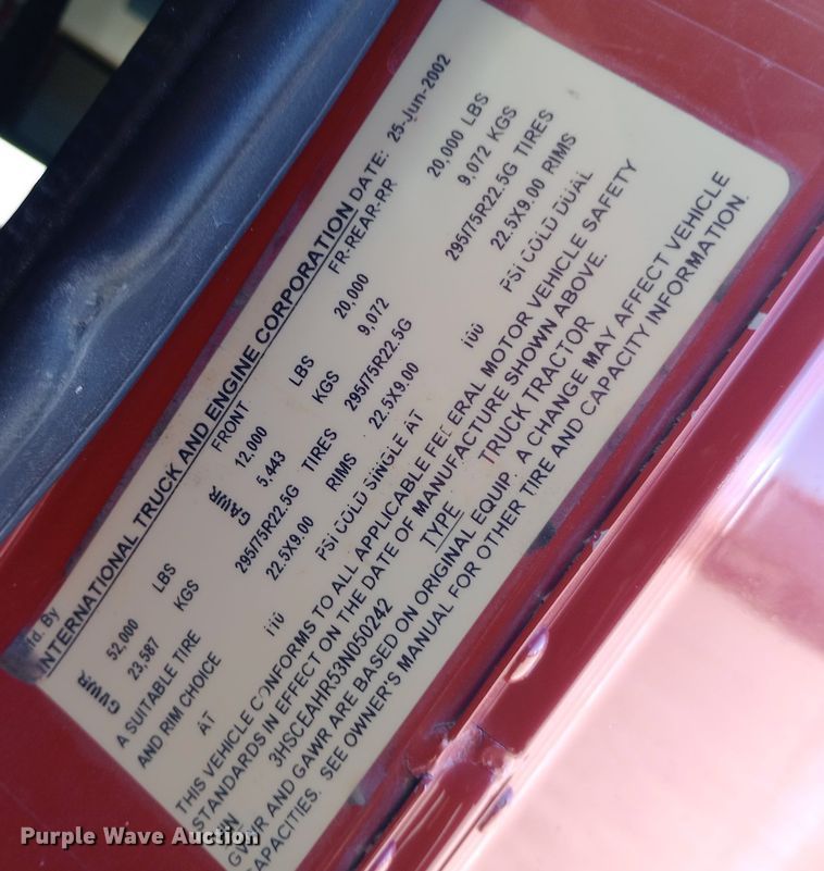 image for item DW0909 2003 International 9200i semi truck