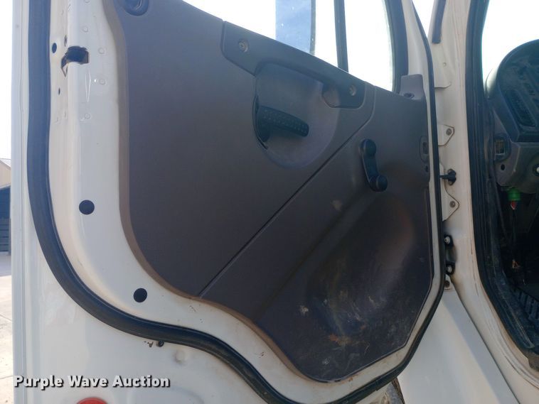 image for item DW0940 2010 Freightliner  Business Class M2 dump flatbed truck