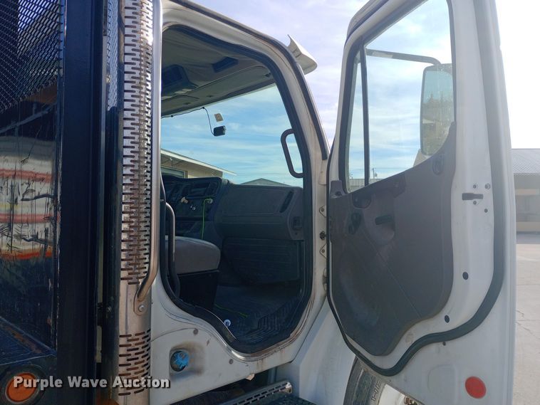 image for item DW0940 2010 Freightliner  Business Class M2 dump flatbed truck