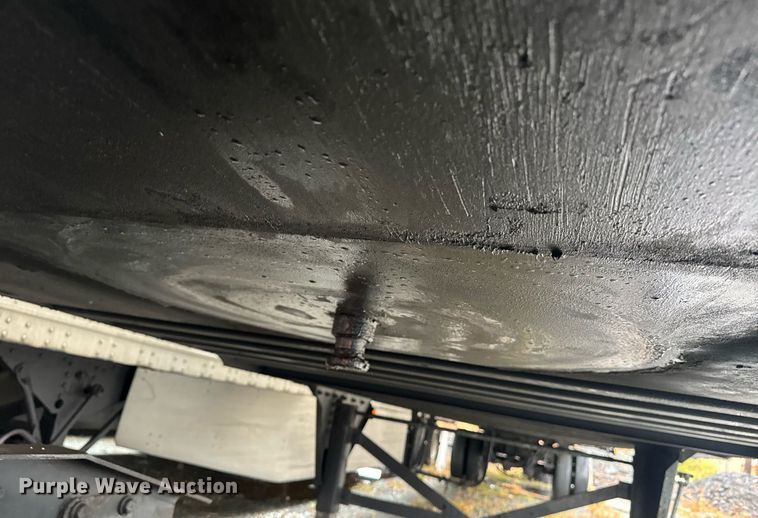 image for item DW1751 2001 Hyundai V125301152JSA dry van trailer