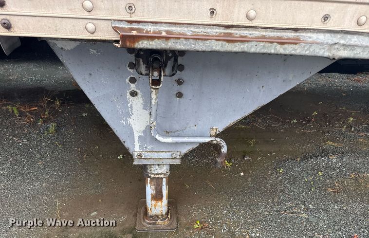 image for item DW1751 2001 Hyundai V125301152JSA dry van trailer