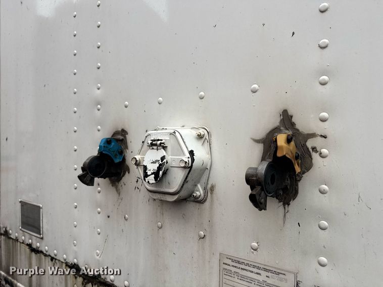 image for item DW1751 2001 Hyundai V125301152JSA dry van trailer