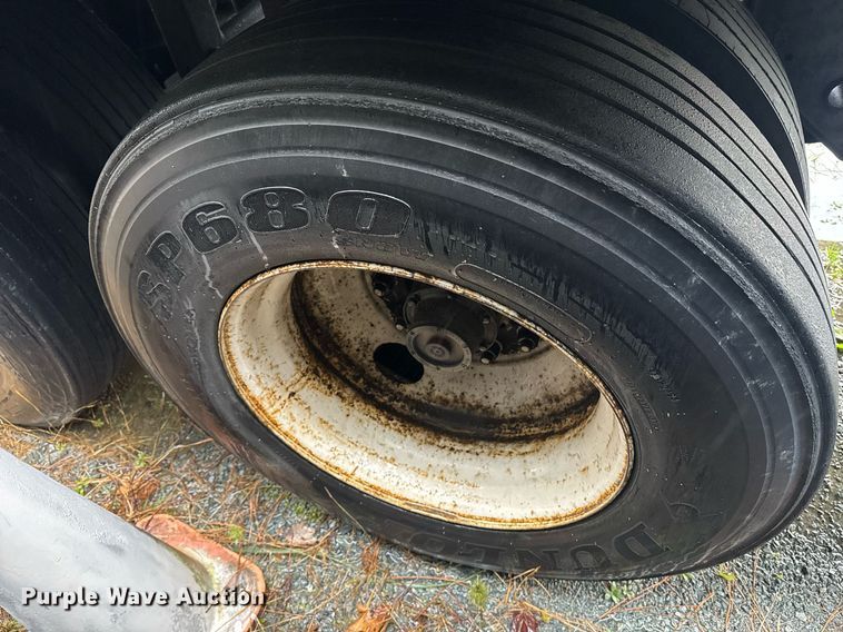 image for item DW1751 2001 Hyundai V125301152JSA dry van trailer