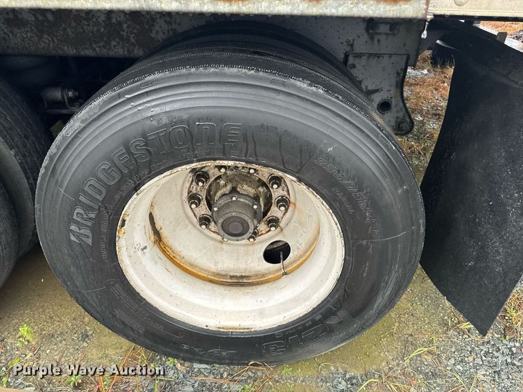 image for item DW1751 2001 Hyundai V125301152JSA dry van trailer