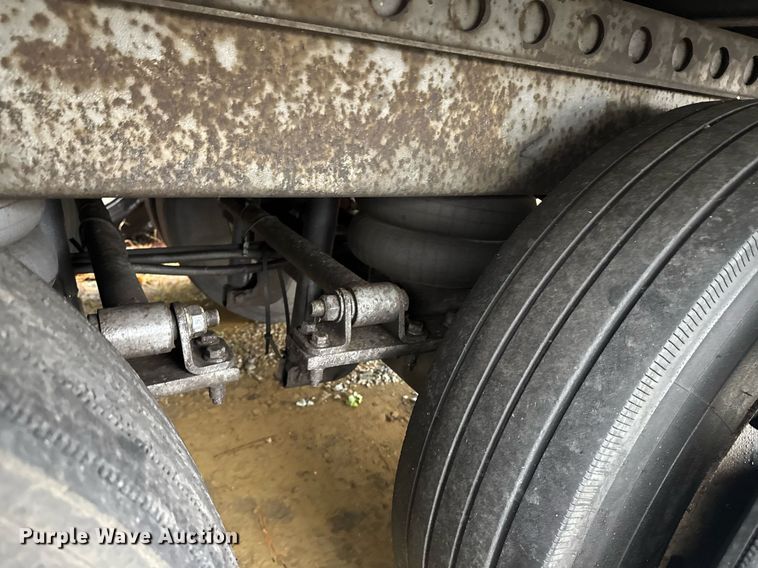 image for item DW1751 2001 Hyundai V125301152JSA dry van trailer