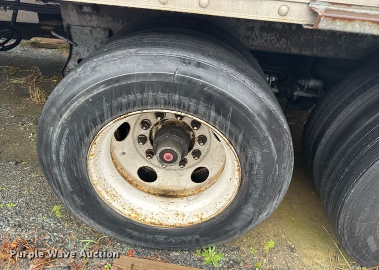 image for item DW1751 2001 Hyundai V125301152JSA dry van trailer