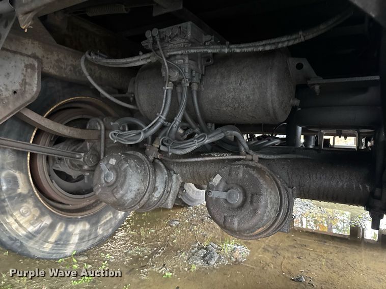 image for item DW1751 2001 Hyundai V125301152JSA dry van trailer