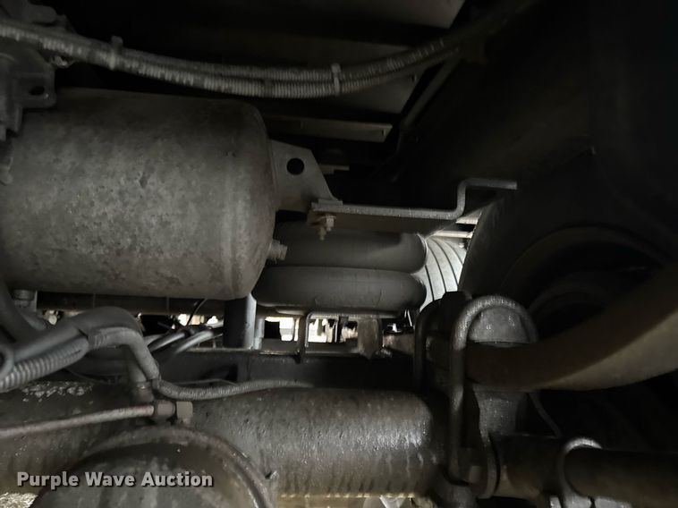 image for item DW1751 2001 Hyundai V125301152JSA dry van trailer