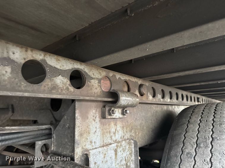 image for item DW1751 2001 Hyundai V125301152JSA dry van trailer