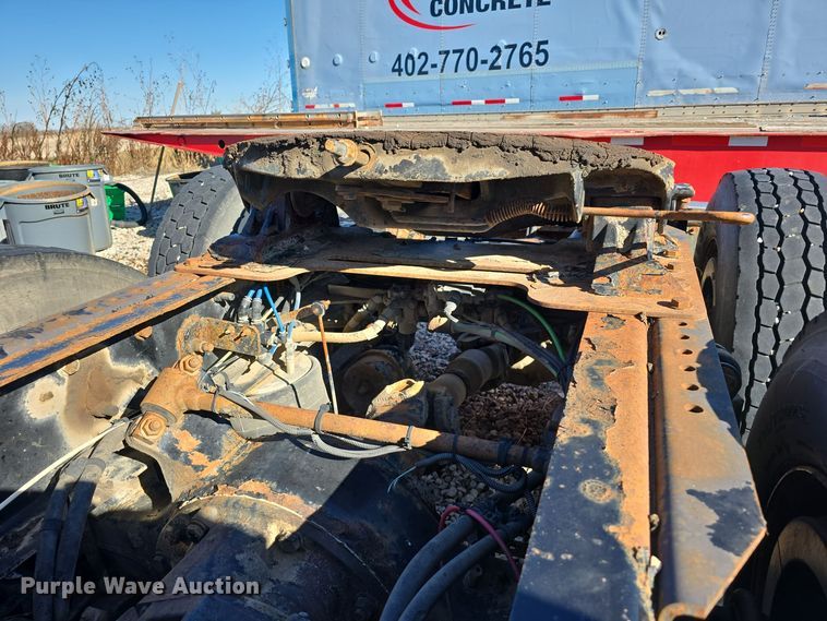 image for item DW3914 2012 Freightliner Cascadia semi truck