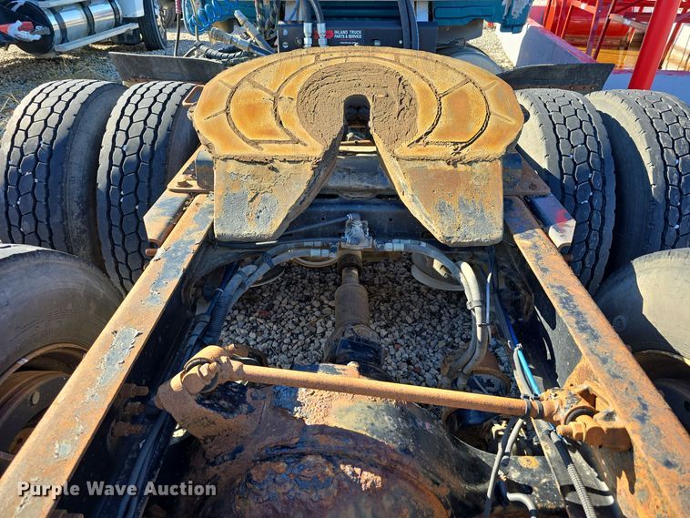 image for item DW3914 2012 Freightliner Cascadia semi truck