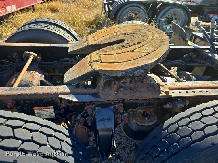 image for item DW3914 2012 Freightliner Cascadia semi truck