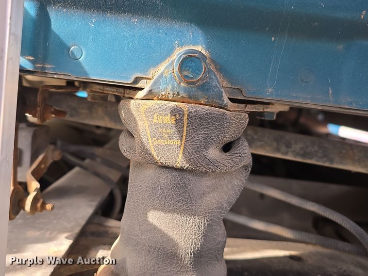 image for item DW3914 2012 Freightliner Cascadia semi truck