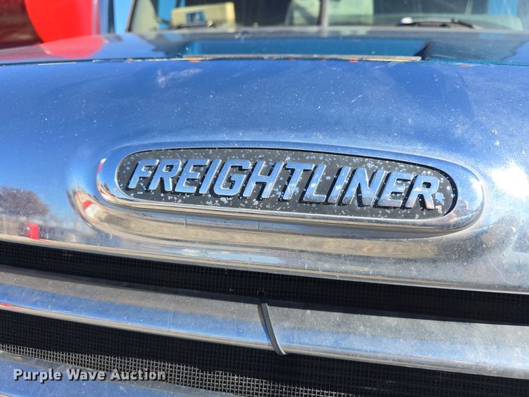 image for item DW3914 2012 Freightliner Cascadia semi truck