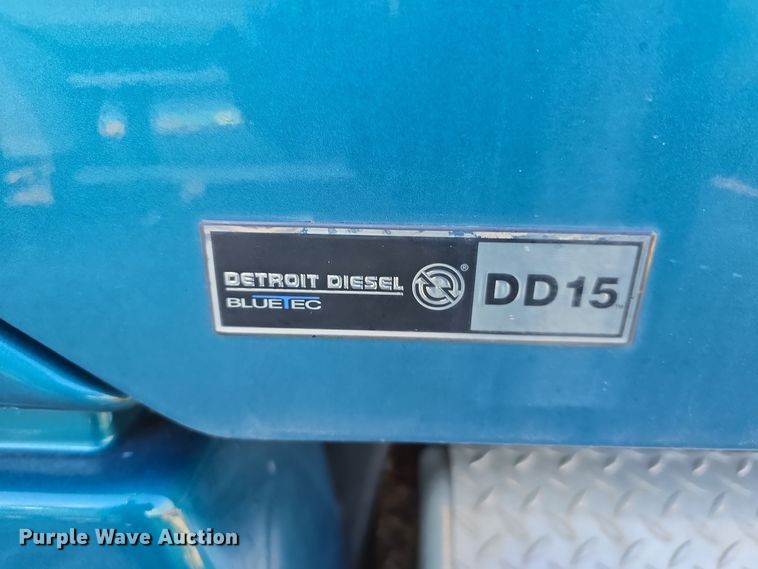 image for item DW3914 2012 Freightliner Cascadia semi truck