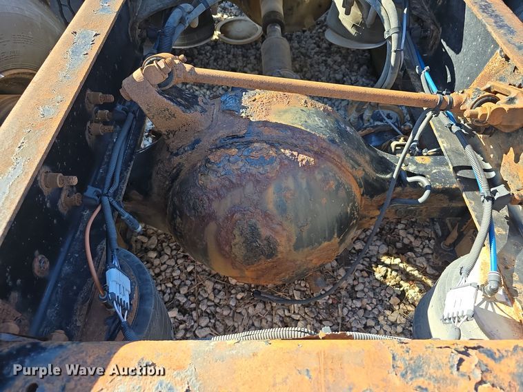 image for item DW3914 2012 Freightliner Cascadia semi truck