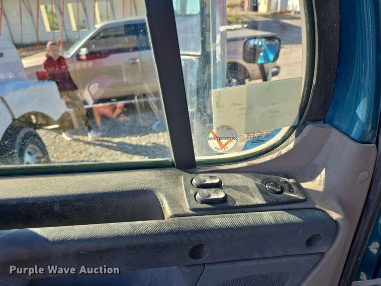 image for item DW3914 2012 Freightliner Cascadia semi truck