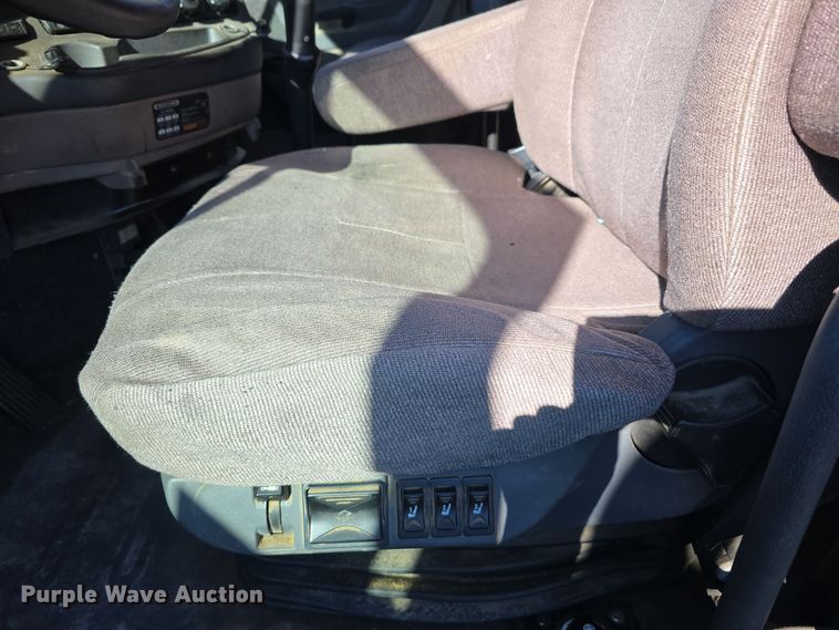 image for item DW3914 2012 Freightliner Cascadia semi truck