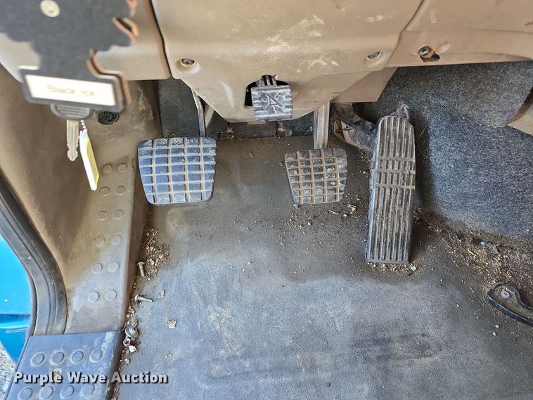 image for item DW3914 2012 Freightliner Cascadia semi truck