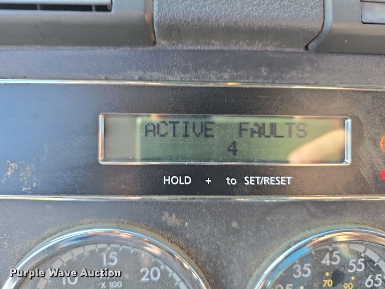 image for item DW3914 2012 Freightliner Cascadia semi truck