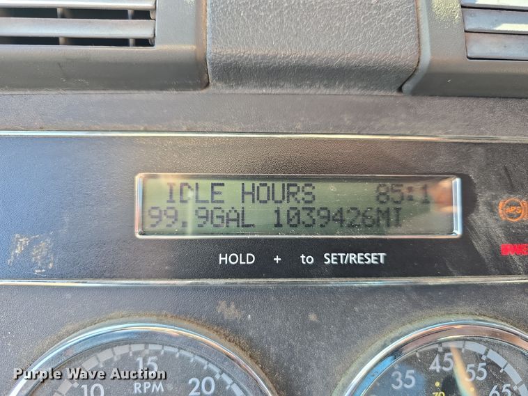 image for item DW3914 2012 Freightliner Cascadia semi truck