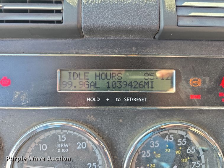 image for item DW3914 2012 Freightliner Cascadia semi truck