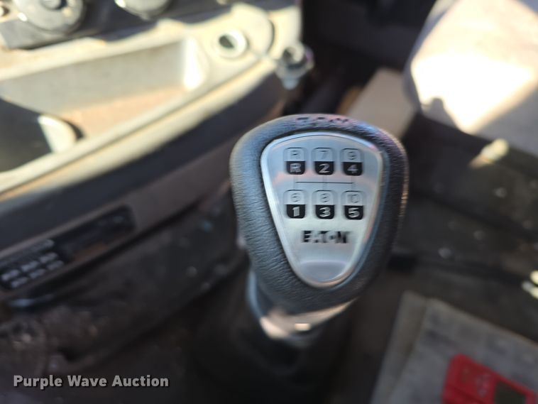 image for item DW3914 2012 Freightliner Cascadia semi truck