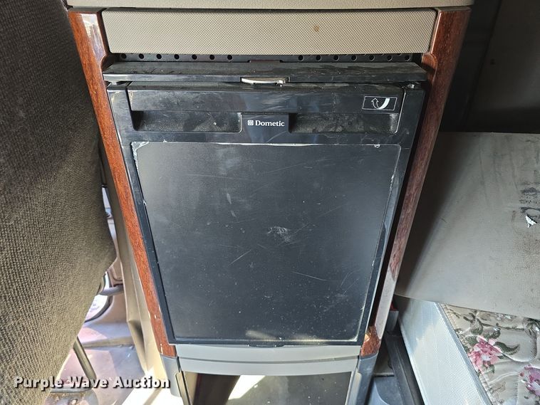 image for item DW3914 2012 Freightliner Cascadia semi truck