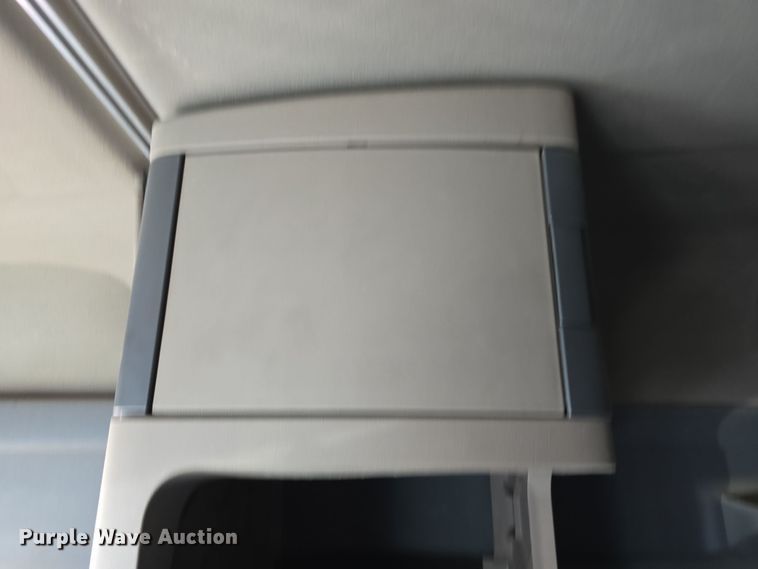 image for item DW3914 2012 Freightliner Cascadia semi truck