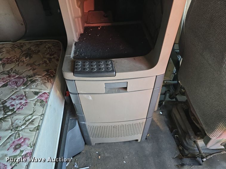 image for item DW3914 2012 Freightliner Cascadia semi truck