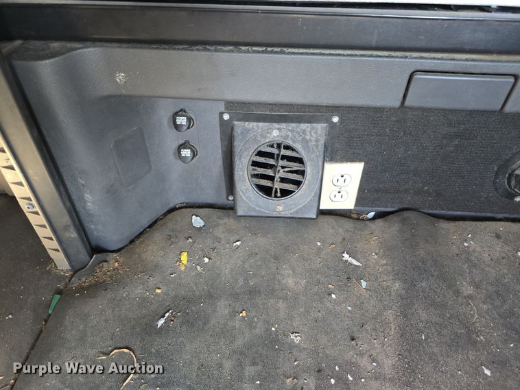 image for item DW3914 2012 Freightliner Cascadia semi truck