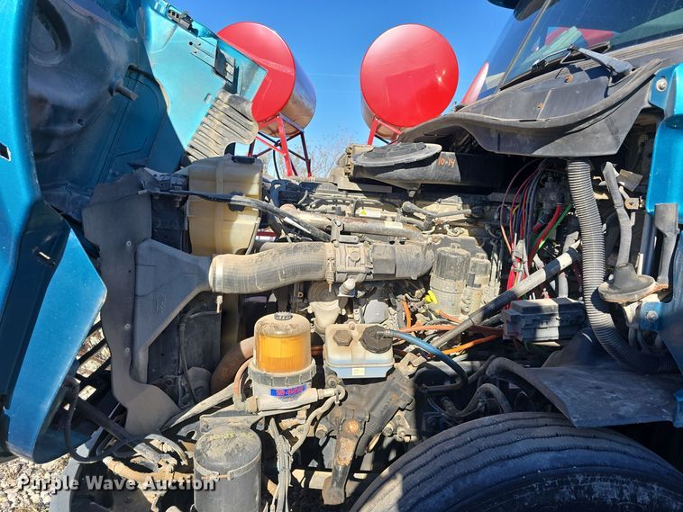 image for item DW3914 2012 Freightliner Cascadia semi truck