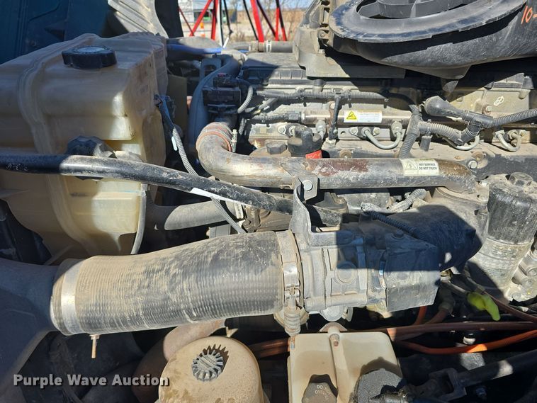 image for item DW3914 2012 Freightliner Cascadia semi truck