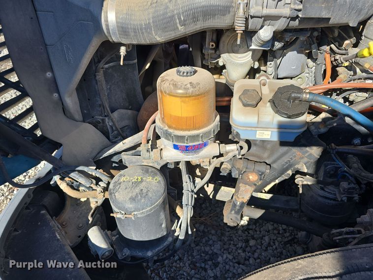 image for item DW3914 2012 Freightliner Cascadia semi truck