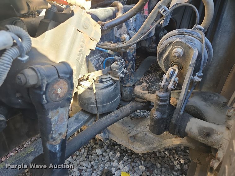 image for item DW3914 2012 Freightliner Cascadia semi truck