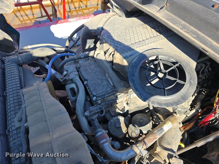 image for item DW3914 2012 Freightliner Cascadia semi truck