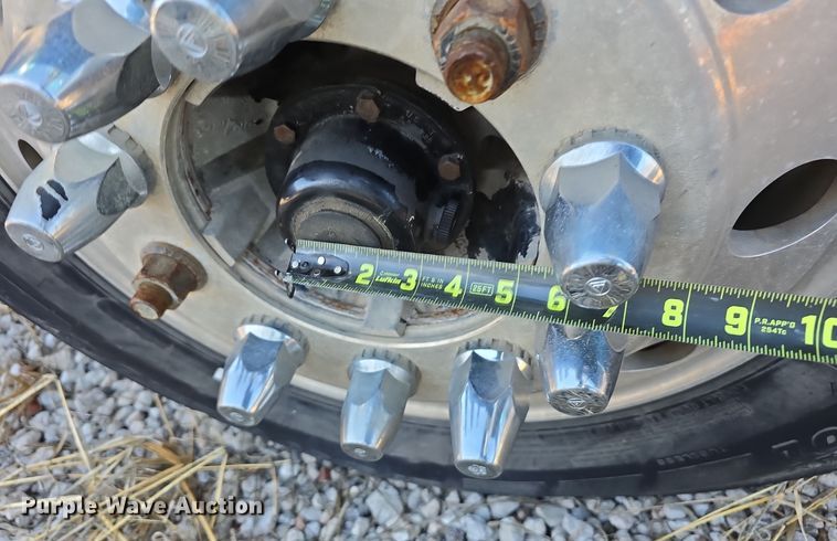 image for item DW3914 2012 Freightliner Cascadia semi truck