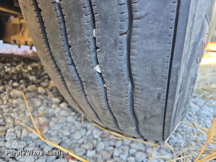 image for item DW3914 2012 Freightliner Cascadia semi truck