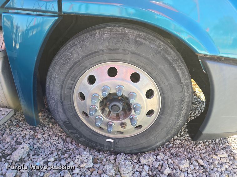 image for item DW3914 2012 Freightliner Cascadia semi truck